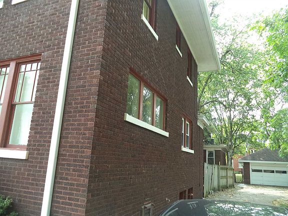 4th image of 935 E Gum St