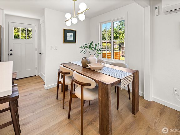 5th image of 3533 SE 6th Street