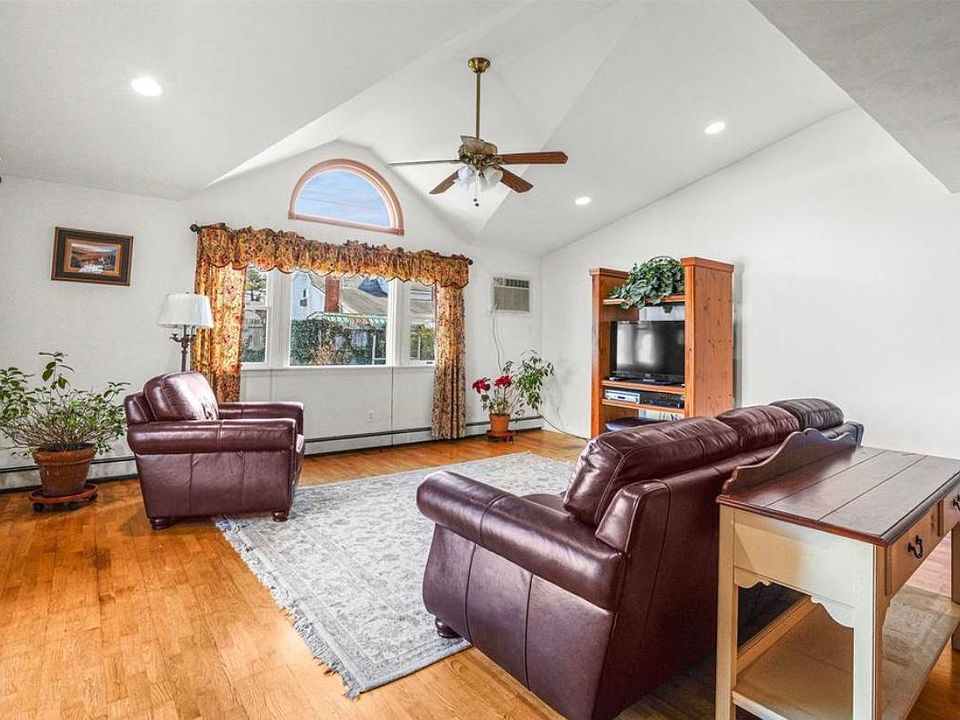 1st image of 31 Link Ln