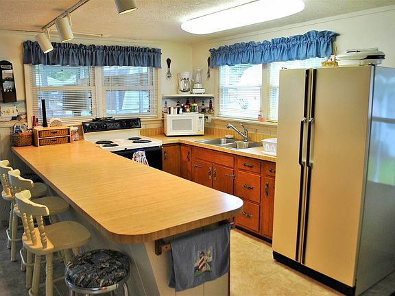 3rd image of 10559 N Lake View Dr