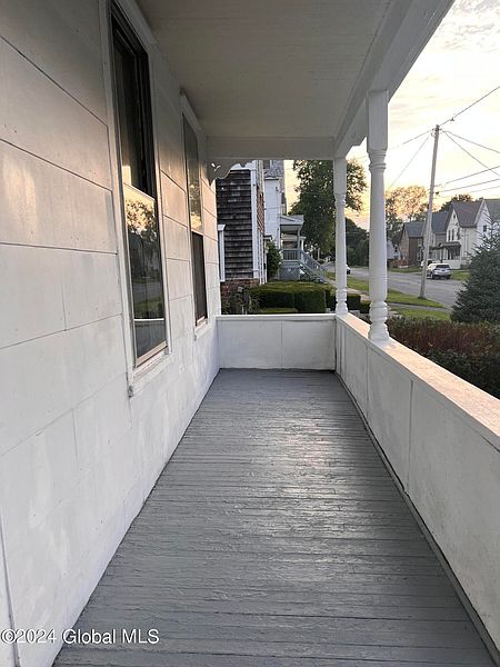 5th image of 122 Prospect Street