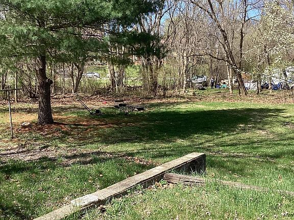 4th image of 609 Orange Ave