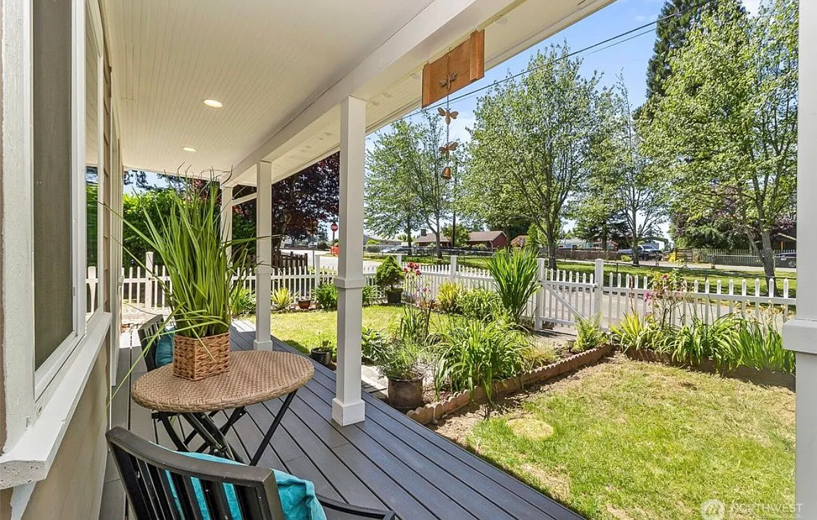 3 bed, 2071 sqft, $3,300 — Photo 2