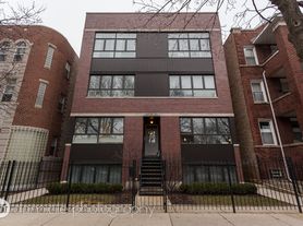 3322 W Eastwood Ave