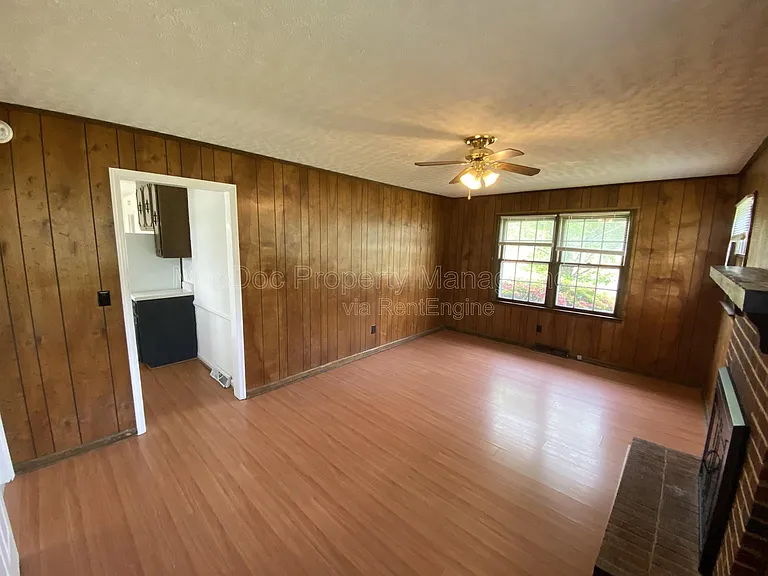 1804 Sherwood Dr — Photo 14