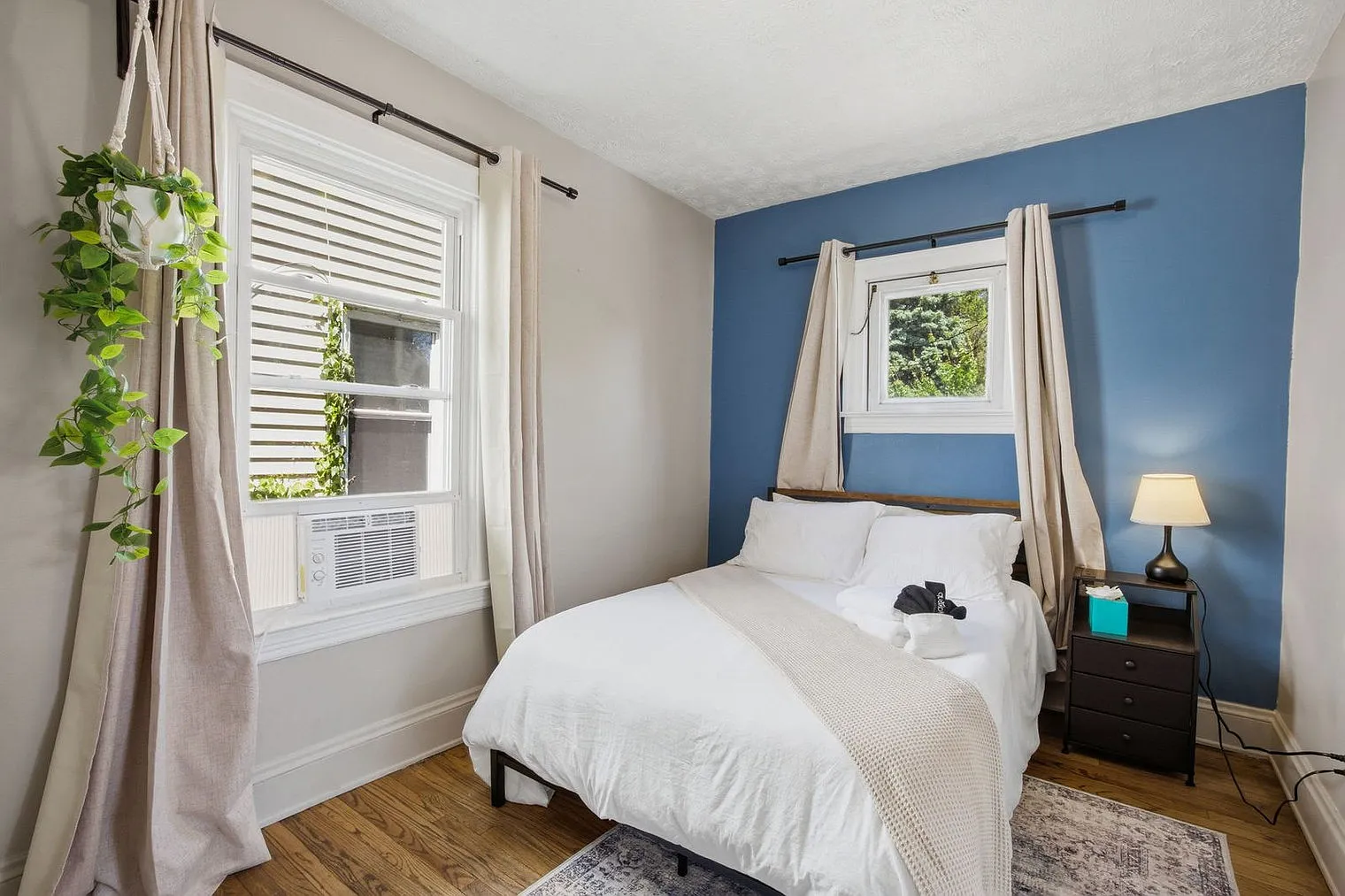 2 bed, 1.0 bath, 699 sqft, $2,376 — Photo 4