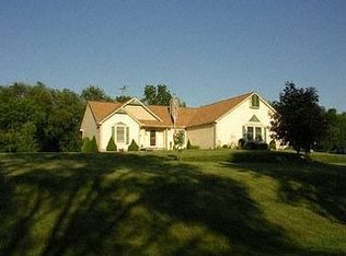 245 Foxfire Dr, Howell, MI 48843