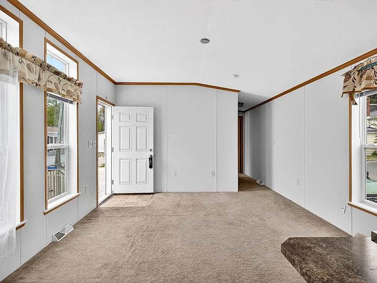 15 W Redwood Ave — Photo 19