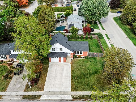 3rd image of 40 Golf Links Rd
