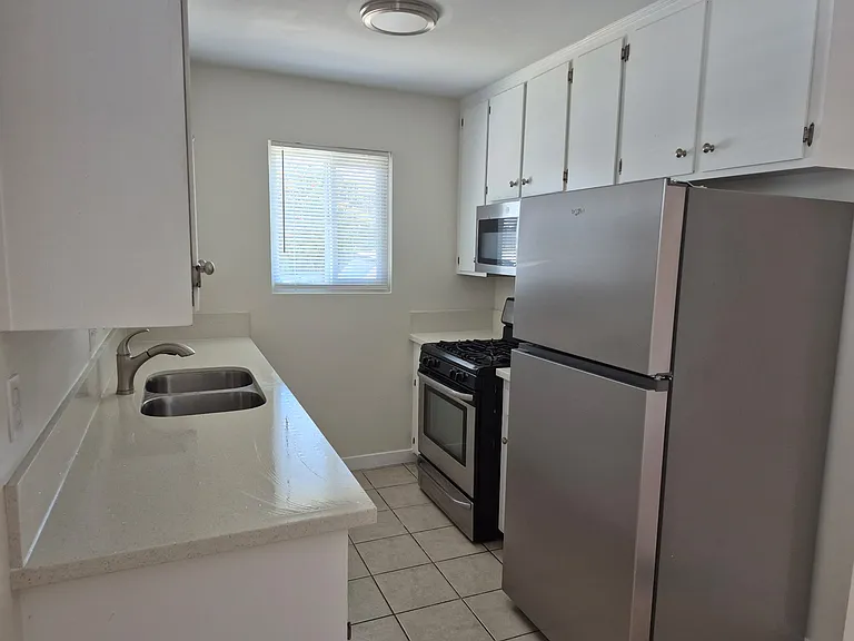 292 Elkwood Ave — Photo 2
