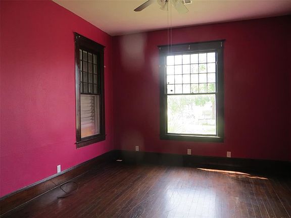 4th image of 3902 Bernardo De Galvez Ave