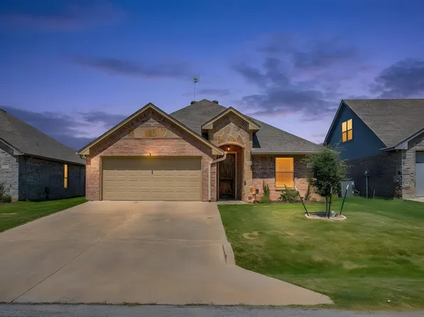 3207 Windcrest Dr, Granbury, TX 76049