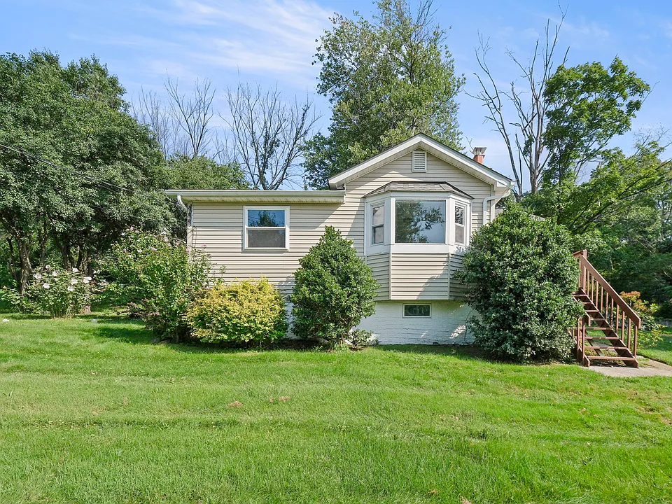 15 Crestwood Trl