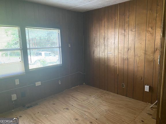 3rd image of 330 Augusta Ave