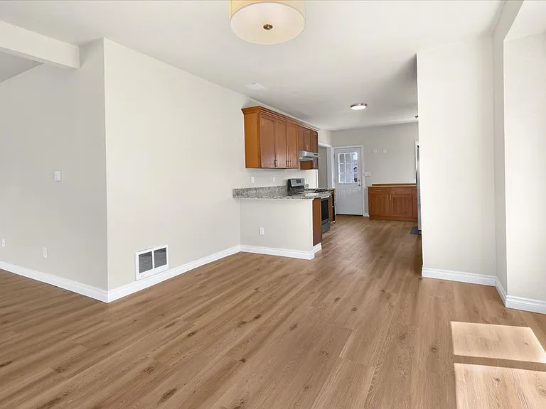 1511 McDougall Ave — Photo 7