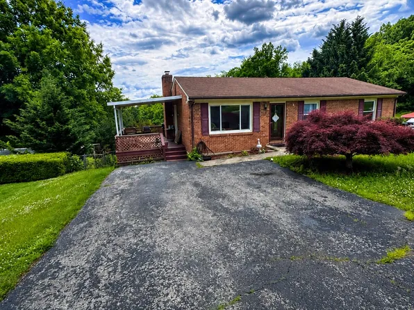 1140 Mineral Springs Dr, Vinton, VA 24179