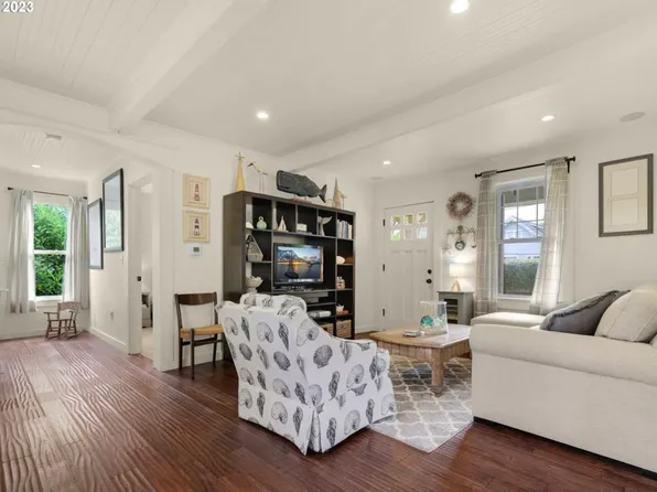 830 12th Ave, Seaside, OR 97138