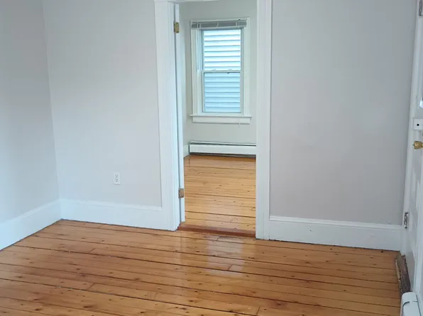 68 Bouvier Ave APT 1, Manville, RI 02838