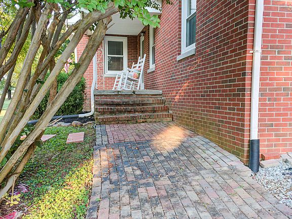 3rd image of 3826 Maupin Dr