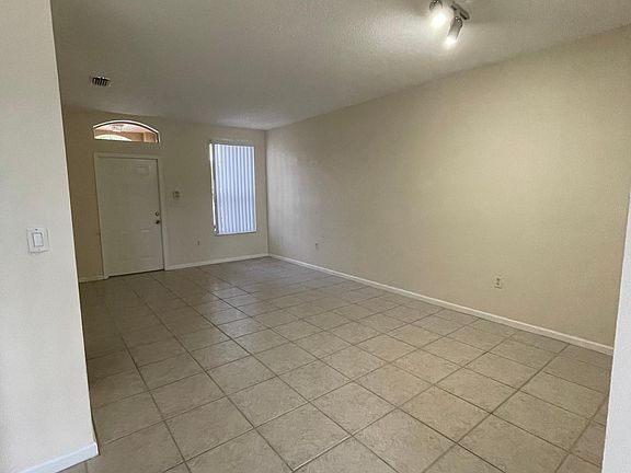 5th image of 122 Riverwalk Cir #122