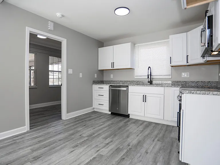 251 Anderson Dr — Photo 3