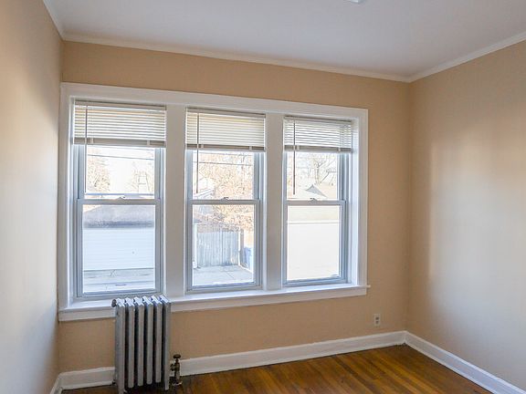 5th image of 5933 N Northwest Hwy APT 121