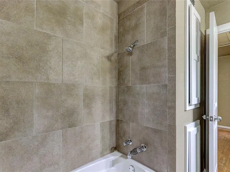 220 E 13th St — Photo 30