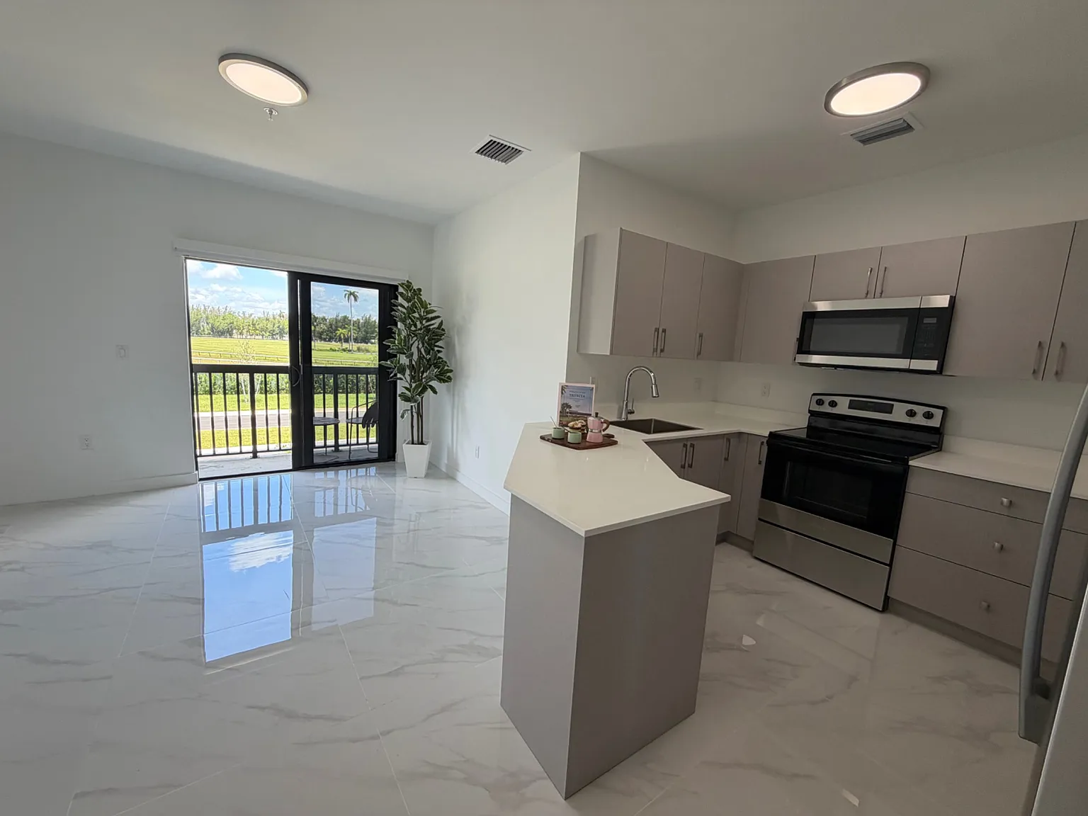 2 bed, 1100 sqft, $2,660 — Photo 1