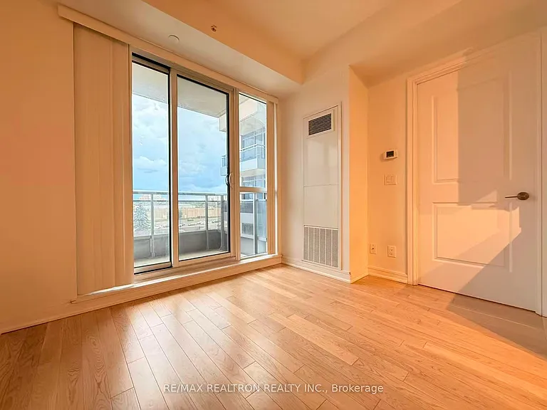 9205 Yonge St #419 — Photo 7