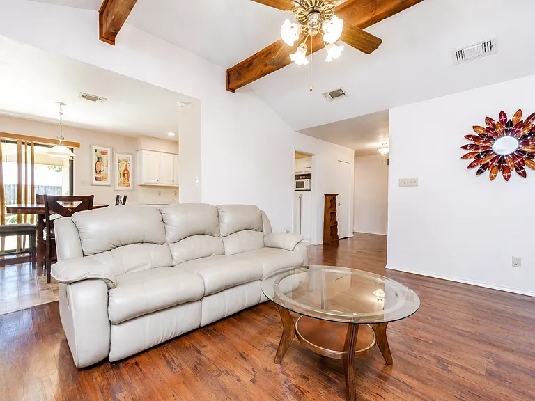 2217 Parkside Dr — Photo 3