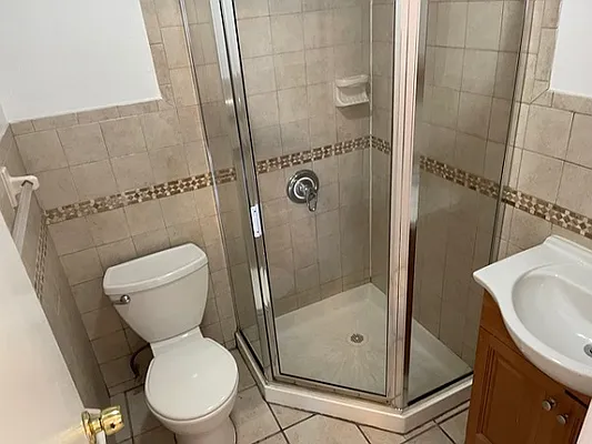 Rented by Perry Associates NYC Inc | media 26