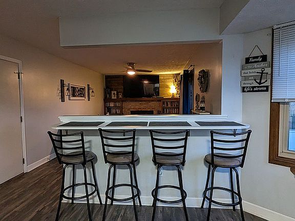 4th image of 560 Colony Park Dr
