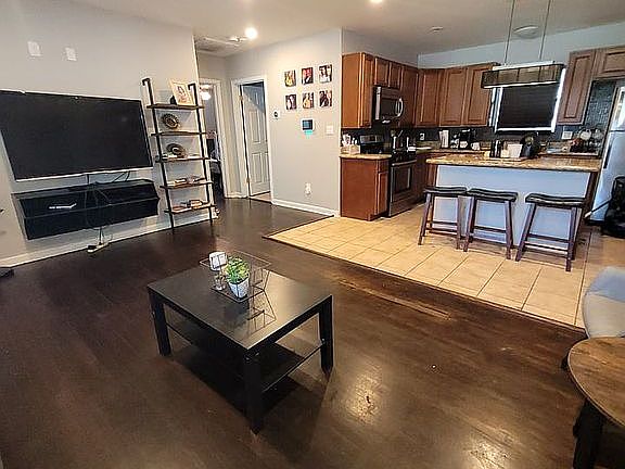 2nd image of 1706 Mary Ave