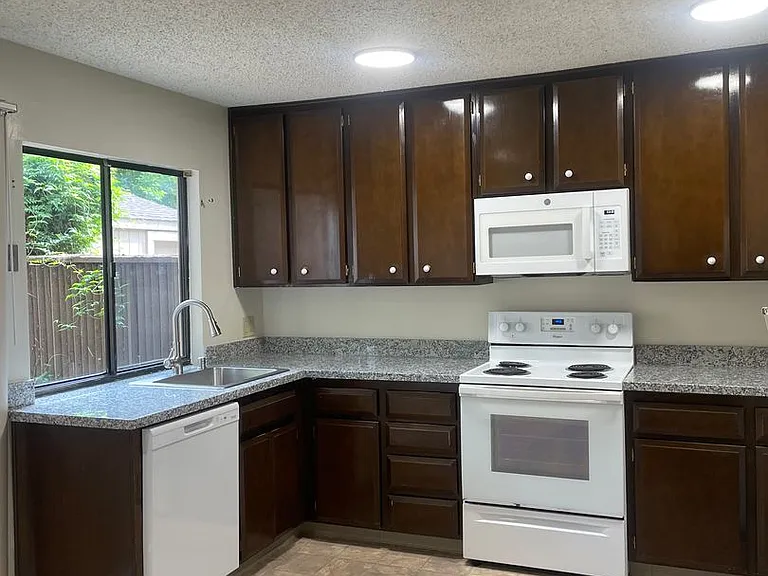 248 Hartnell Pl — Photo 4