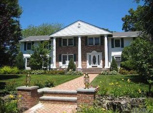 23 Tern Ct, Bay Shore, NY 11706