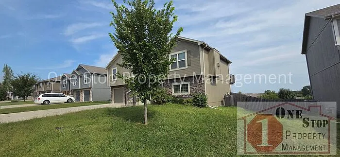 4 bed, 3.0 bath, $2,350 — Photo 2