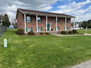 208 Pats Dr, Rostraver Township, PA