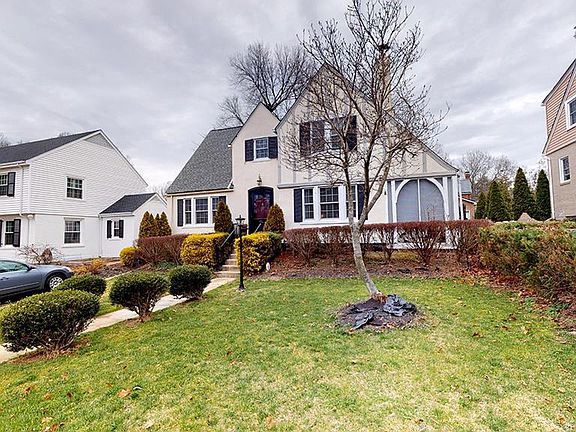 3rd image of 281 Linden Dr
