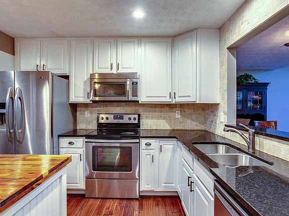 4th image of 8801 Ashton Ct