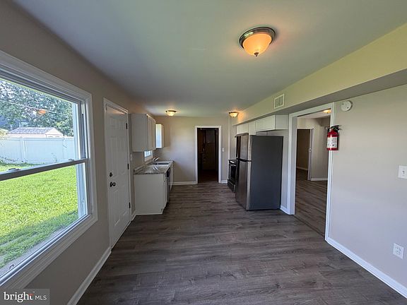 5th image of 29 Potter Ln