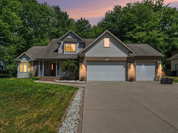 2516 Roundtree Cir, Midland, MI 48642