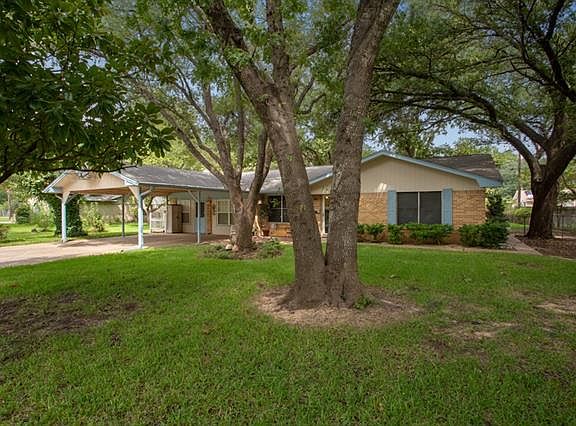 3rd image of 602 Karolyn Dr