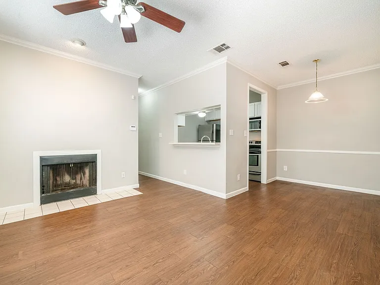 2300 Leon St #101 — Photo 4