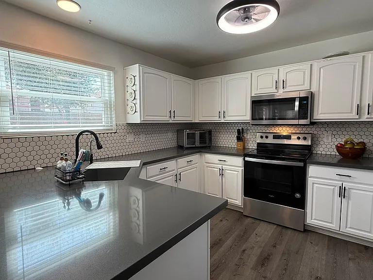 22461 W Woodlands Ave — Photo 5