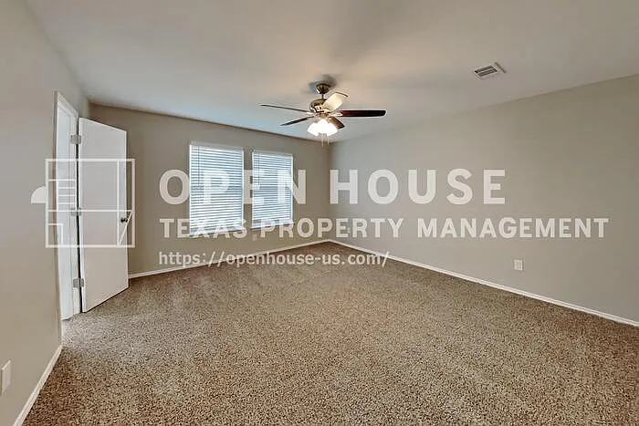 1016 Silver Spur Ln — Photo 10