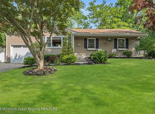 10 Blossom Cir E, Middletown, NJ 07748