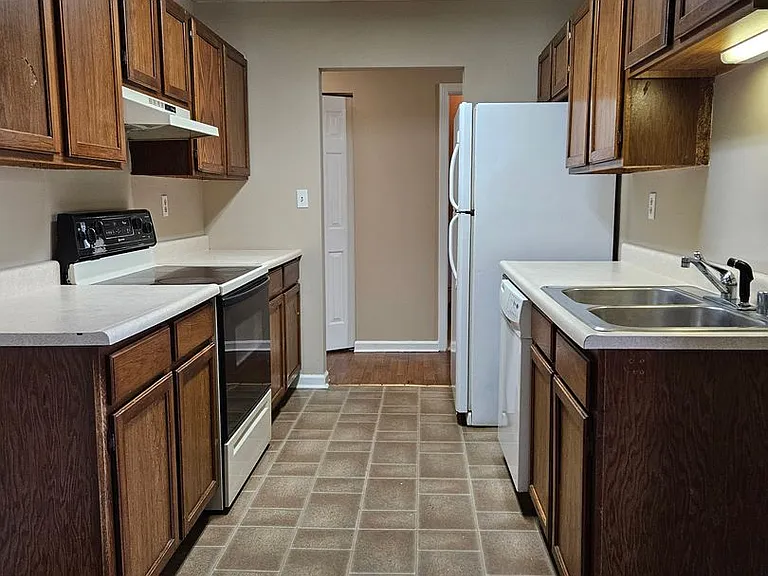 1322 Dale Dr — Photo 3