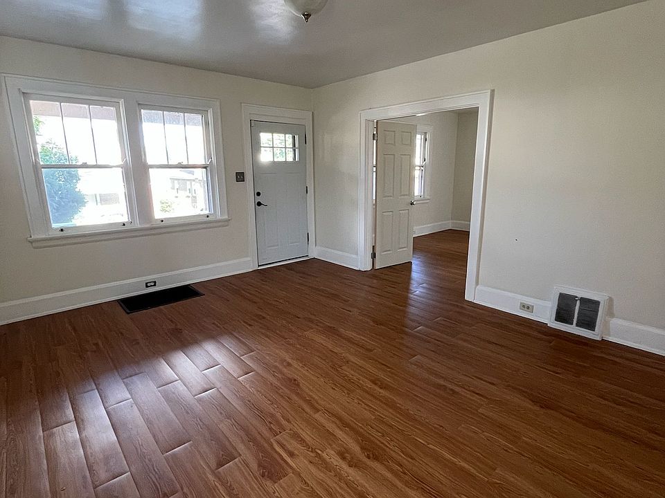 Livingroom front entrance