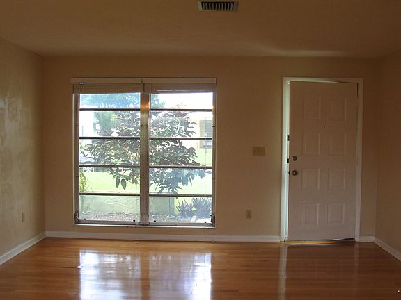 5th image of 2585 Blackwood Cir