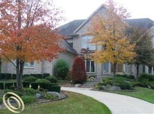 5709 Murfield Dr, Rochester, MI 48306